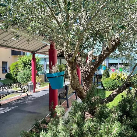 Hotel Aiden By Western Paris Cdg 4*